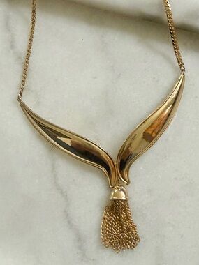 Vintage Gold Tone Wing Statement Necklace Tassel Pendant 18” 1980s